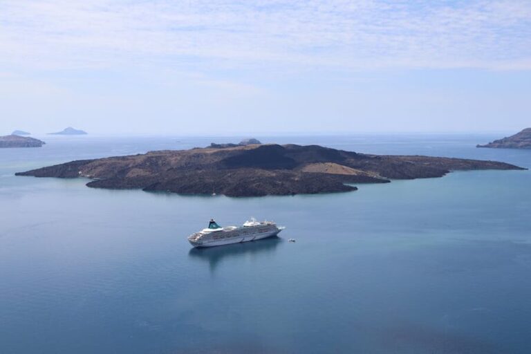 How to Book a Santorini Volcanic Islands Cruise