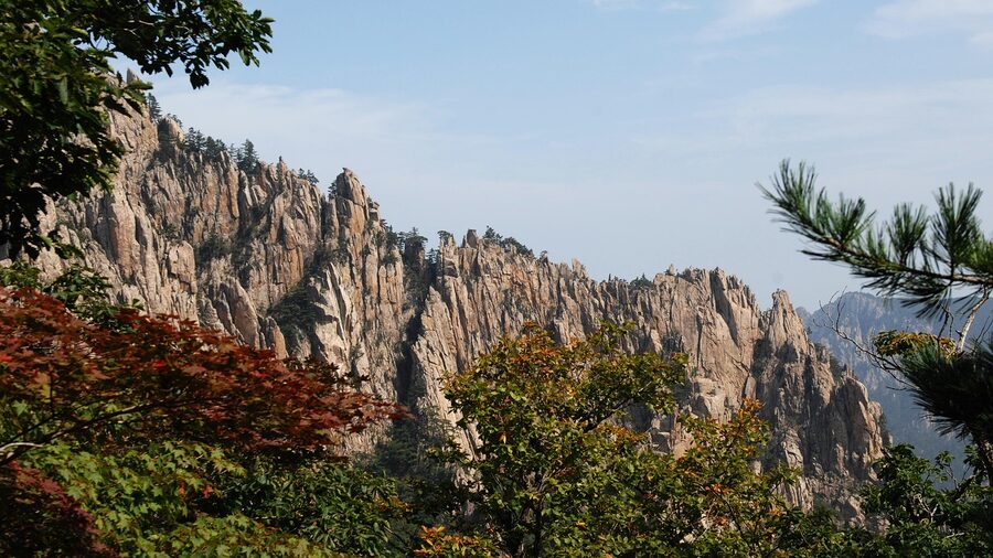 Seoraksan autumn colours across Gangwon Province