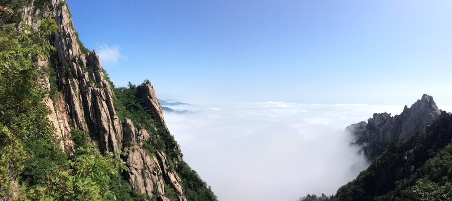 Seoraksan sea of clouds rising over ridges