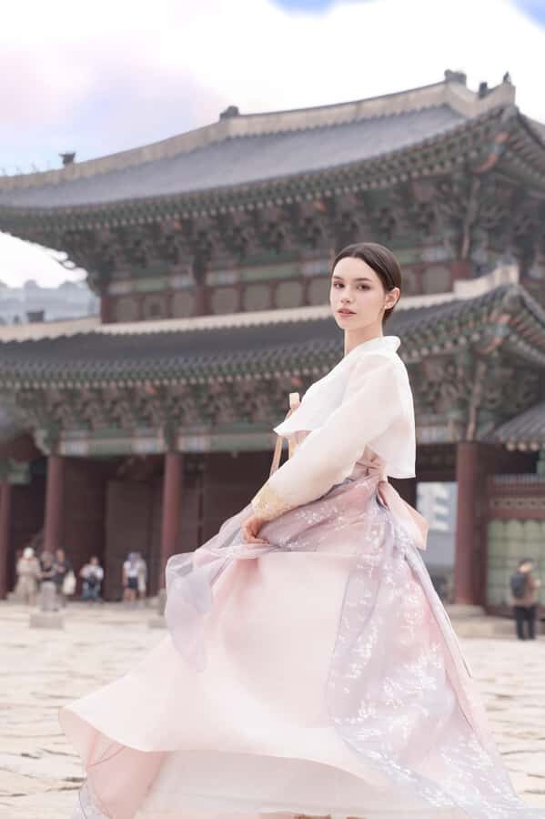 Seoul: Hanbok Photoshoot at Gyeongbokgung Palace - The Value of Professional Photos in a Historic Setting