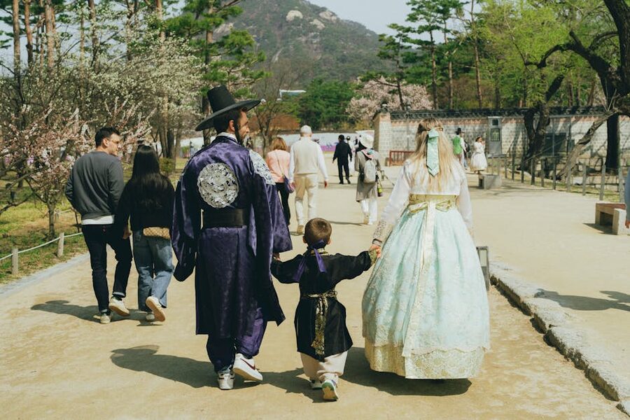 Family in hanbok at Seoul park