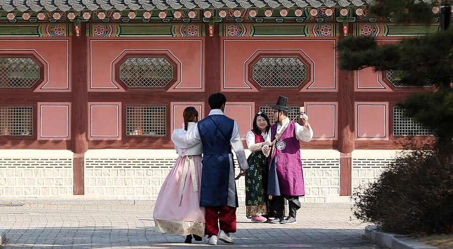 Hanbok visitors at Gyeongbokgung