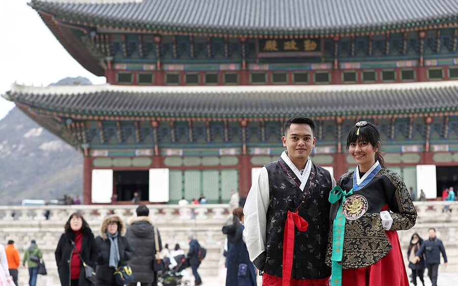 Visitors in hanbok at Gyeongbokgung Palace