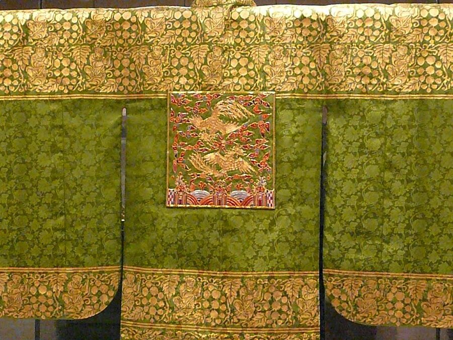Korean queen hanbok costume display