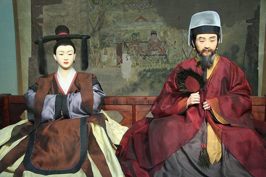 Hanbok display showing Three Kingdoms period Korean clothing