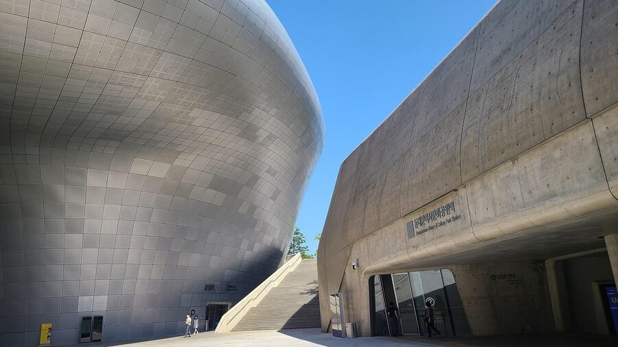 Dongdaemun Design Plaza modern architecture in Seoul