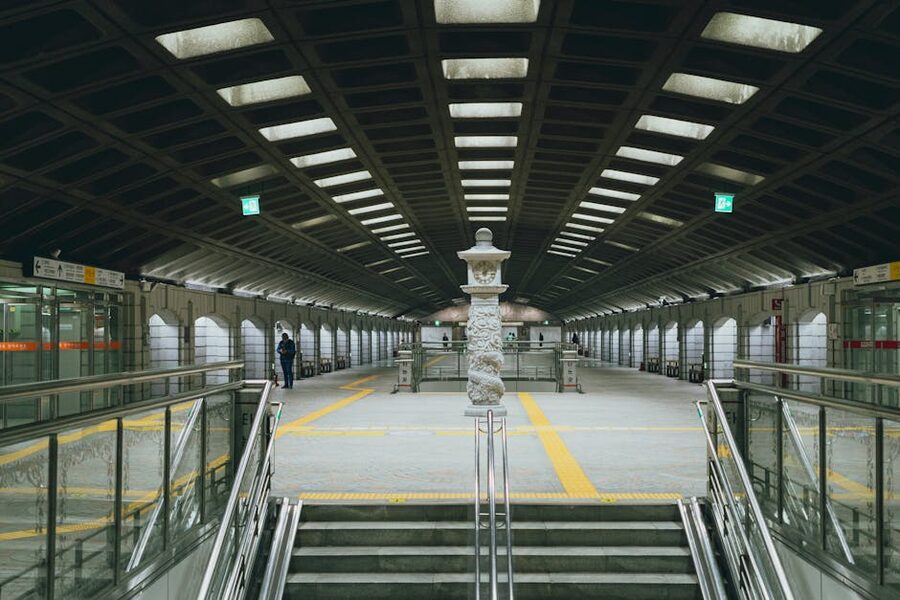 Gyeongbokgung subway station in Seoul with commuters