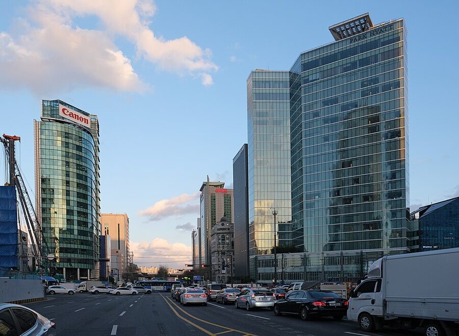 Teheran-ro and Yeongdong-daero crossing in Gangnam Seoul