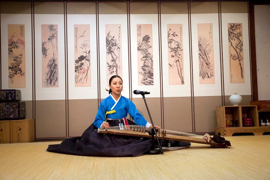 Hanbok performer with gayageum in Korea