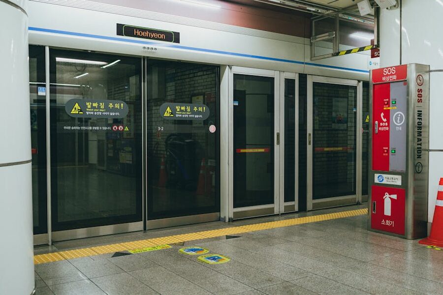 Seoul subway platform at Hoehyeon Station