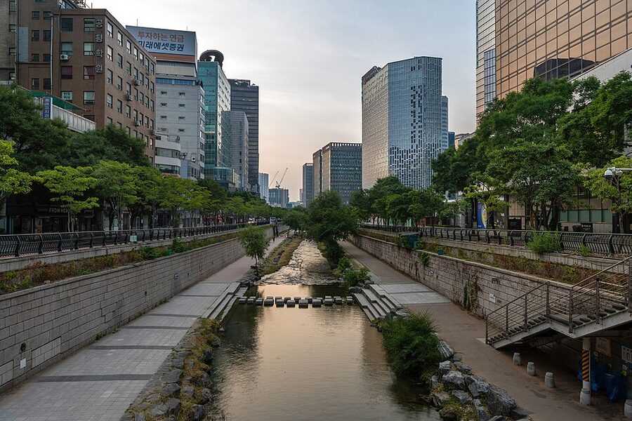 Cheonggyecheon stream at sunrise in Seoul