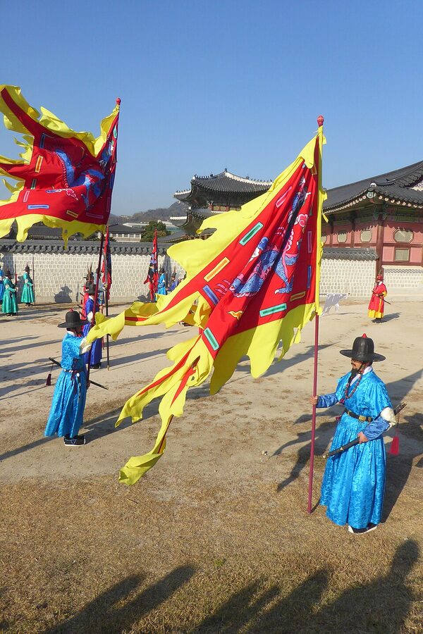 Changing of the Guard ceremony at Gyeongbokgung Palace