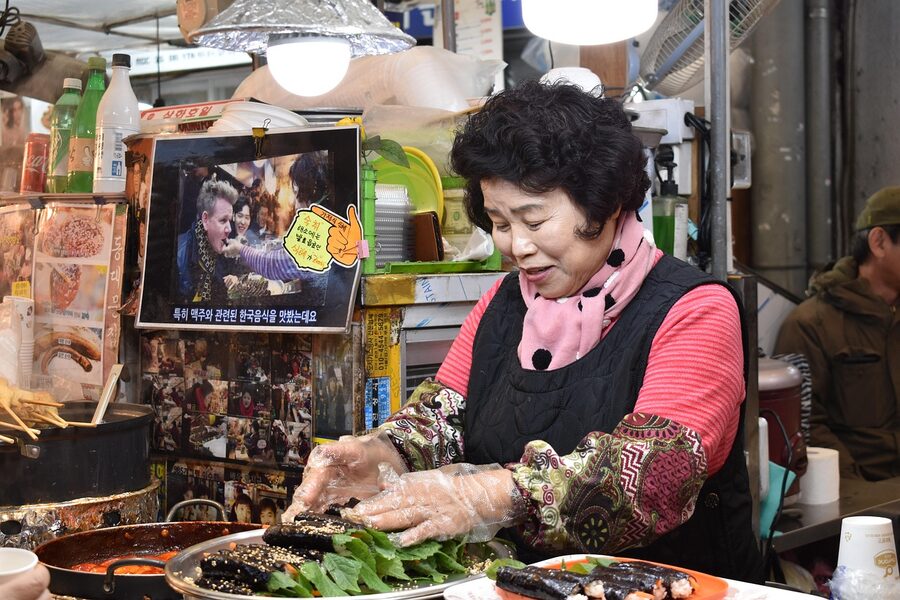 Gwangjang Market food stalls Seoul