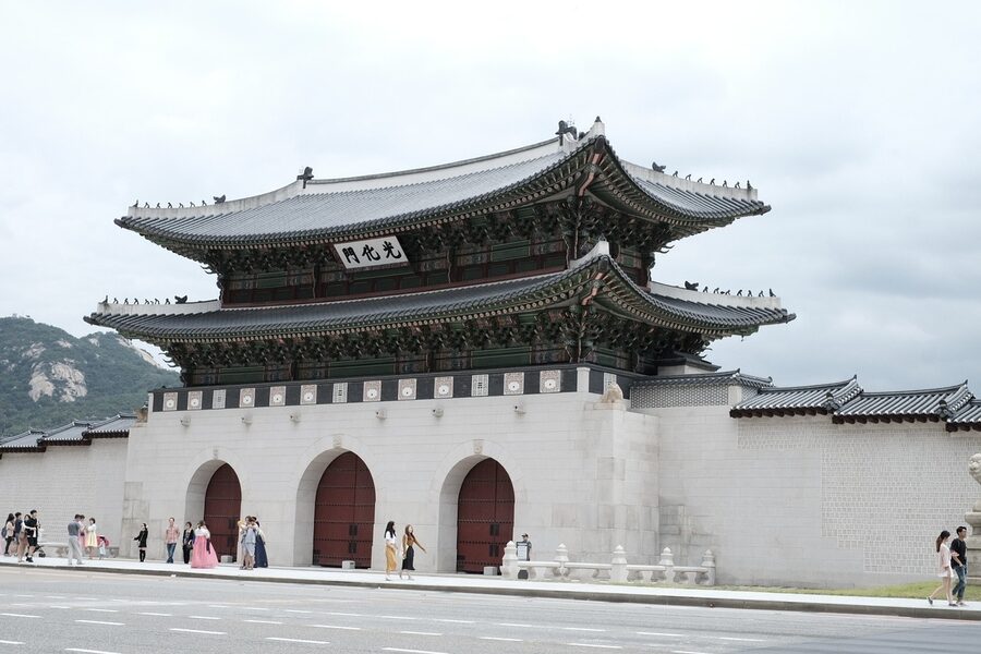 Traditional Seoul street scene
