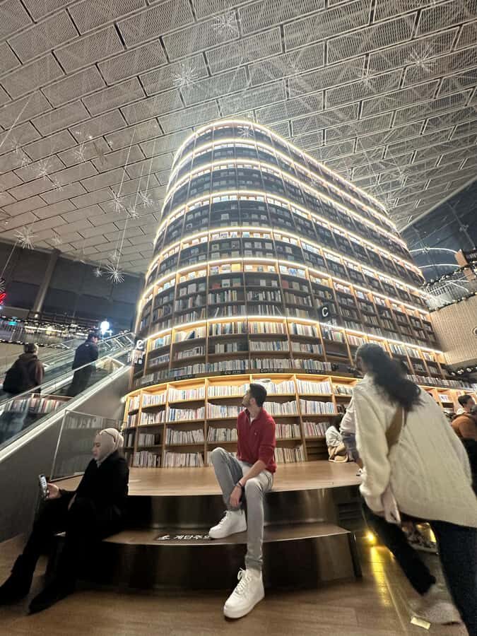 Seoul Temple & Starfield Library Gangnam K-BBQ - The Starfield Library: A Modern Marvel