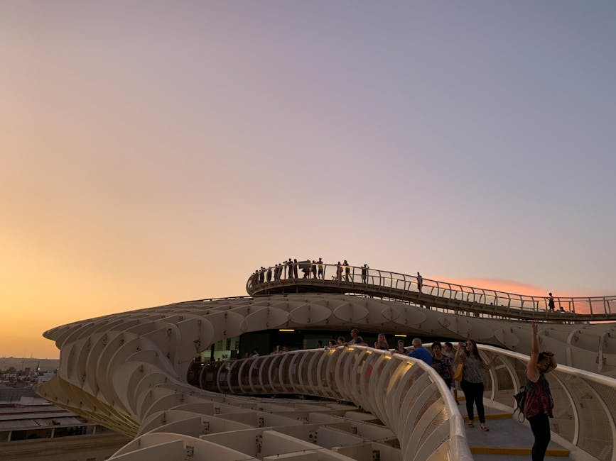 Sunset crowd on the Setas de Sevilla mirador walkway