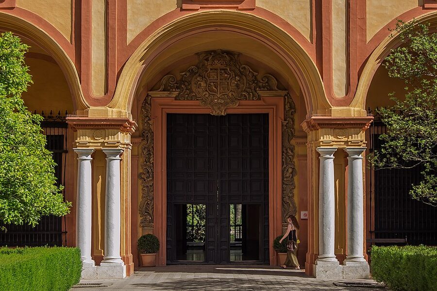 Patio del Crucero looking towards the Gothic Palace