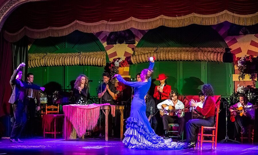 Flamenco ensemble finale bow at Sevilla tablao