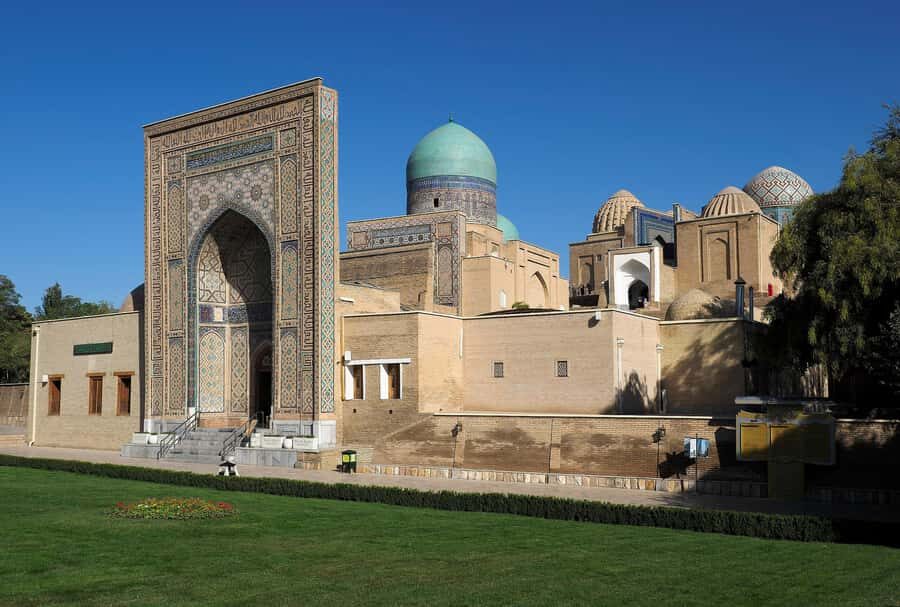 Shahi Zinda Complex Guided Tour with a Local Expert - What to Expect from Your Tour Experience