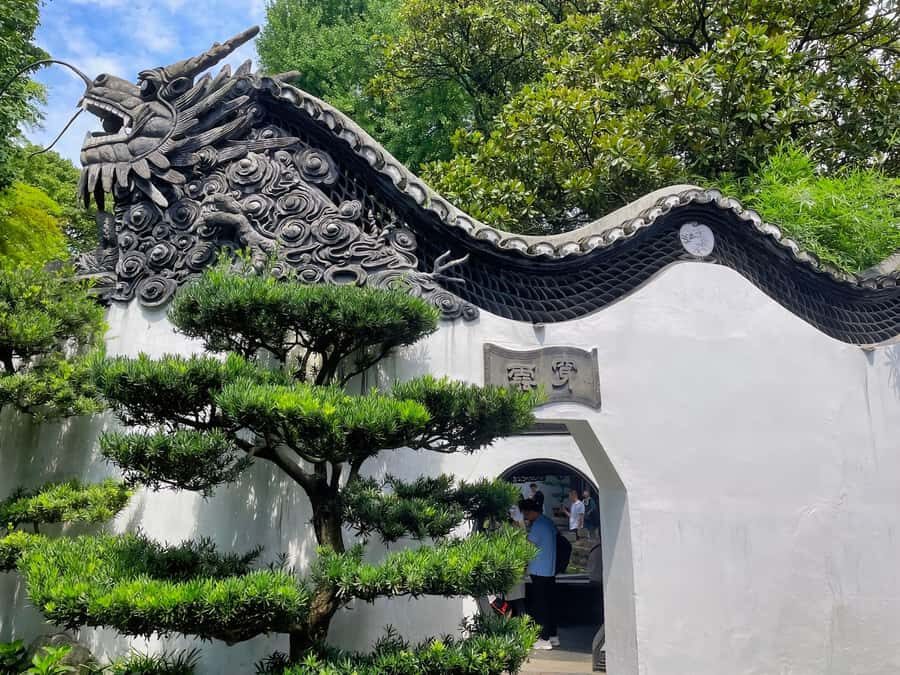 Shanghai: Private Yu Garden 1.5 Hour In-depth Guided Tour - The Experience: Deep Dive into Traditional Chinese Architecture