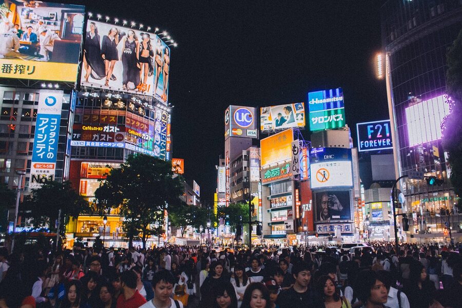 Shibuya crossing Tokyo Japan crowd