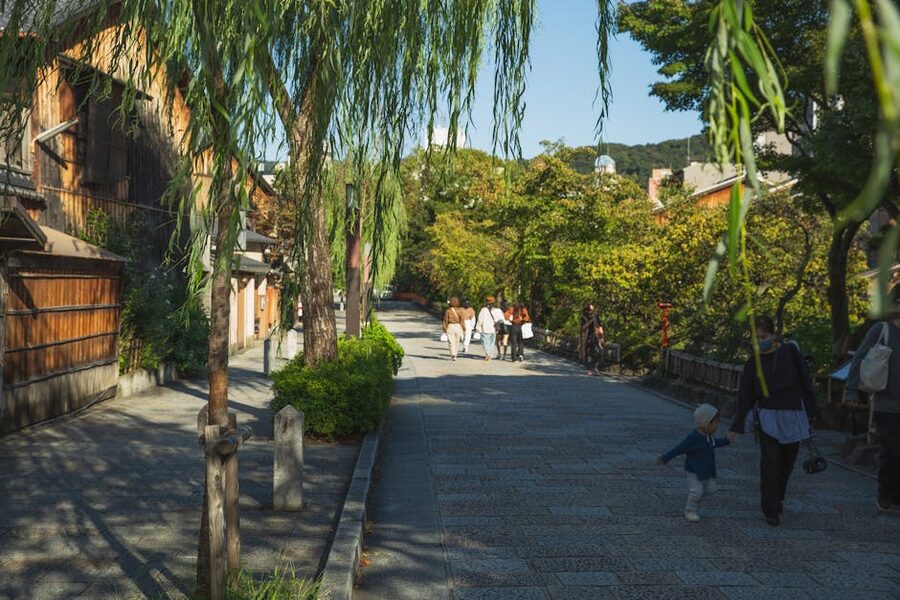 Tourists on Shinbashi-dori in old Gion district Kyoto