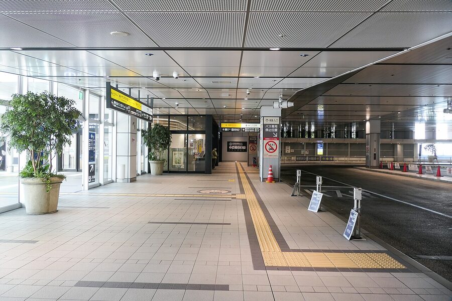 Shinjuku Expressway Bus Terminal get-off-only arrival platform