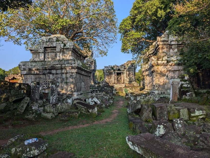Siem Reap: Hidden Jungle Temples & Picnic Small Group Tour - Exploring the Hidden Jungle Temples