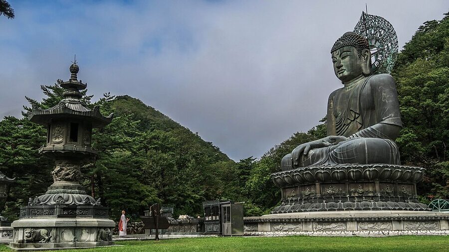 Bronze Buddha at Sinheungsa Temple Seoraksan