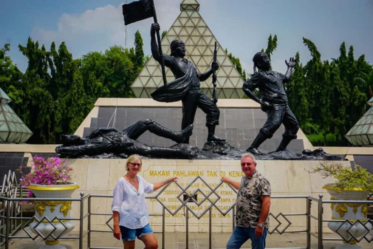 Surabaya Private Tour with Local Cuisine - Visiting the H.O.S. Cokroaminoto Museum