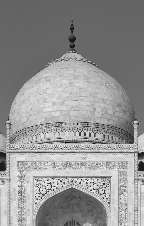Detail of Taj Mahal marble inlay and calligraphy around entrance