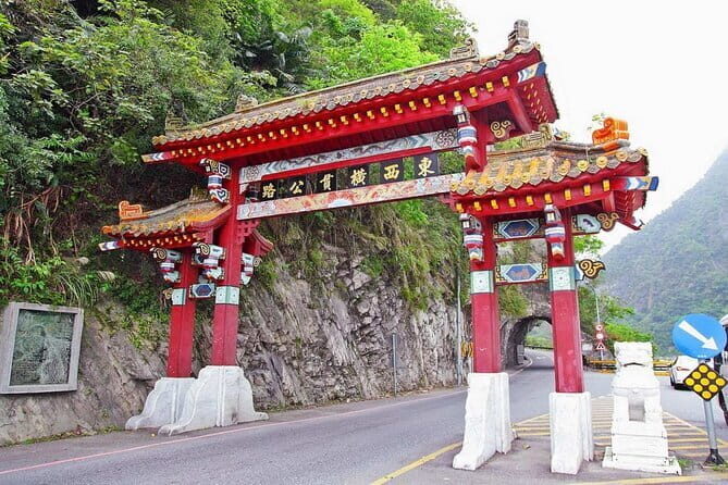 Taroko, Qingshui Cliff, Xincheng Old Street & Qixingtan Day Tour - Who Is This Tour Best For?