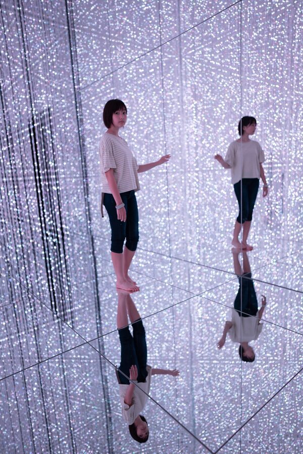 teamLab Planets crystal universe installation