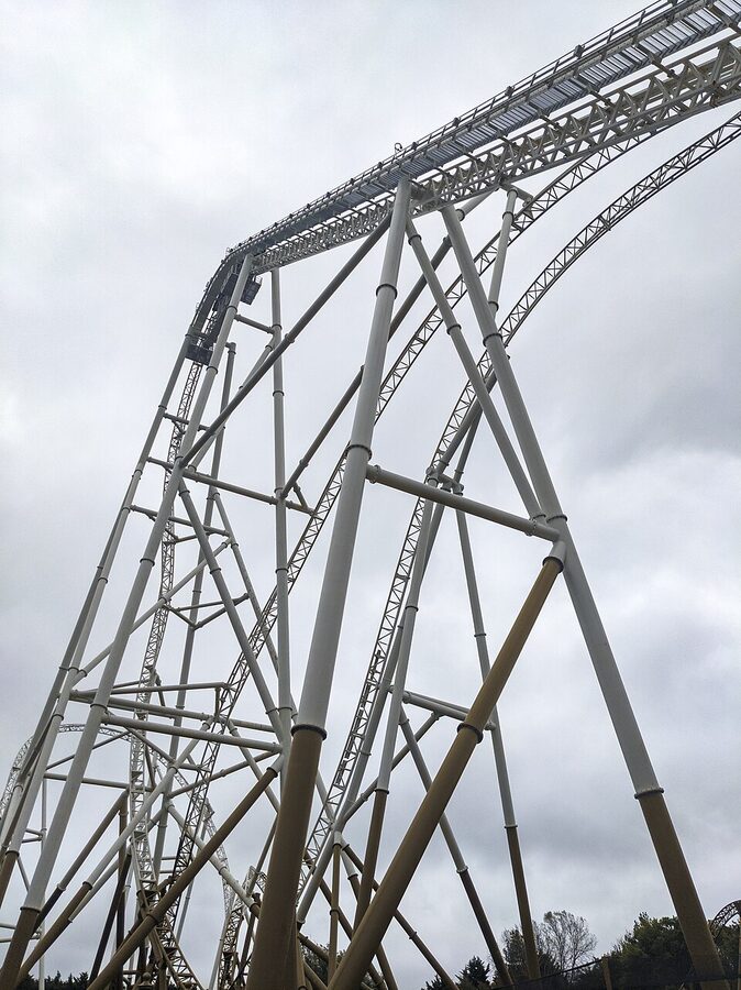 Hyperia coaster lift hill rising 236 feet at Thorpe Park