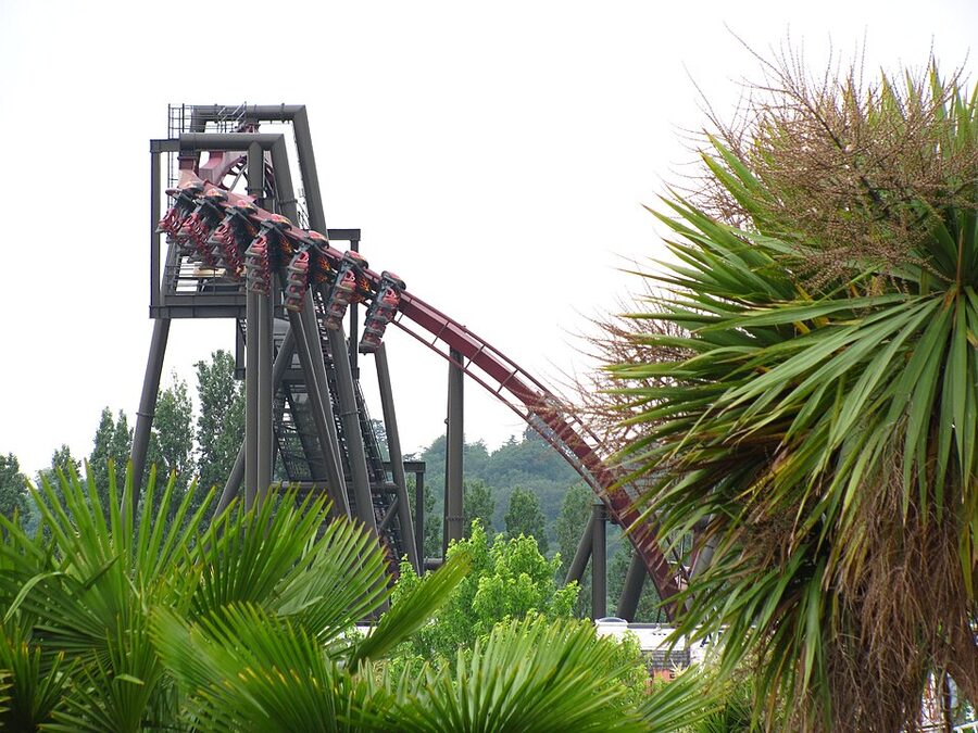 Nemesis Inferno inverted coaster first drop at Thorpe Park