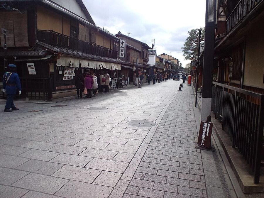 Hanamikoji-dori street in Gion Kyoto with traditional wooden buildings