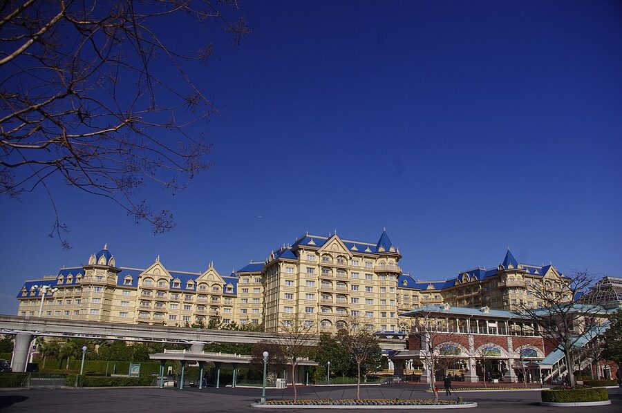 Tokyo Disneyland park atmosphere
