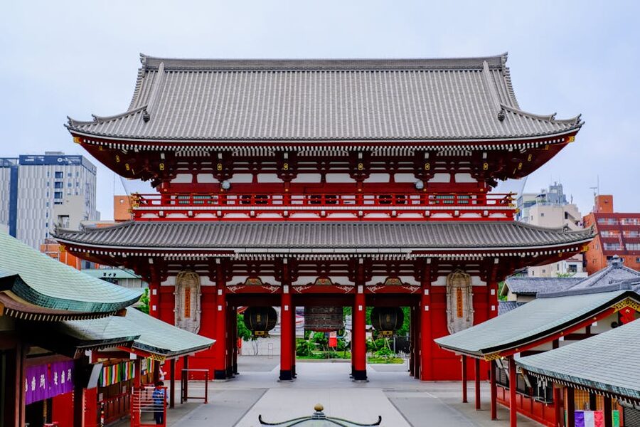 Kaminarimon Gate at Senso-ji Temple in Asakusa Tokyo