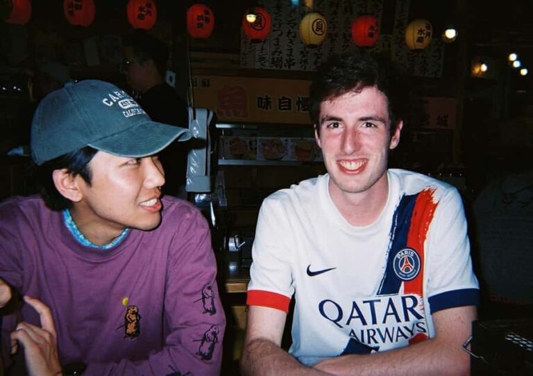 Tokyo: Shinjuku Bar Hopping & Cultural Exchange with Locals - The Food, Drinks, and Atmosphere