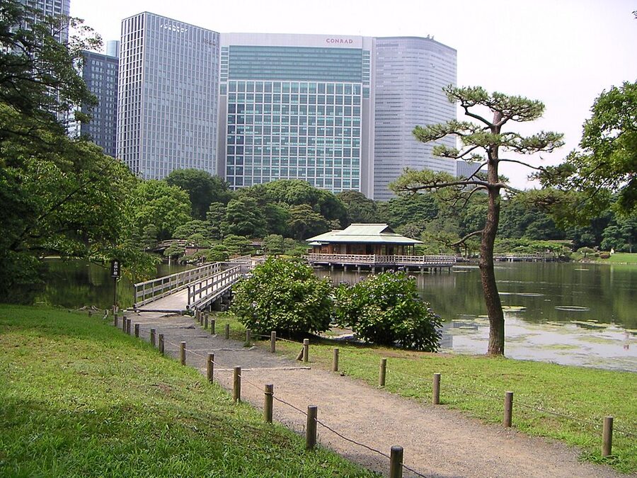 Nakajima-no-Ochaya tea house at Hamarikyu Gardens Tokyo