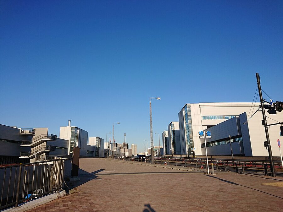 Toyosu fish market glass corridor