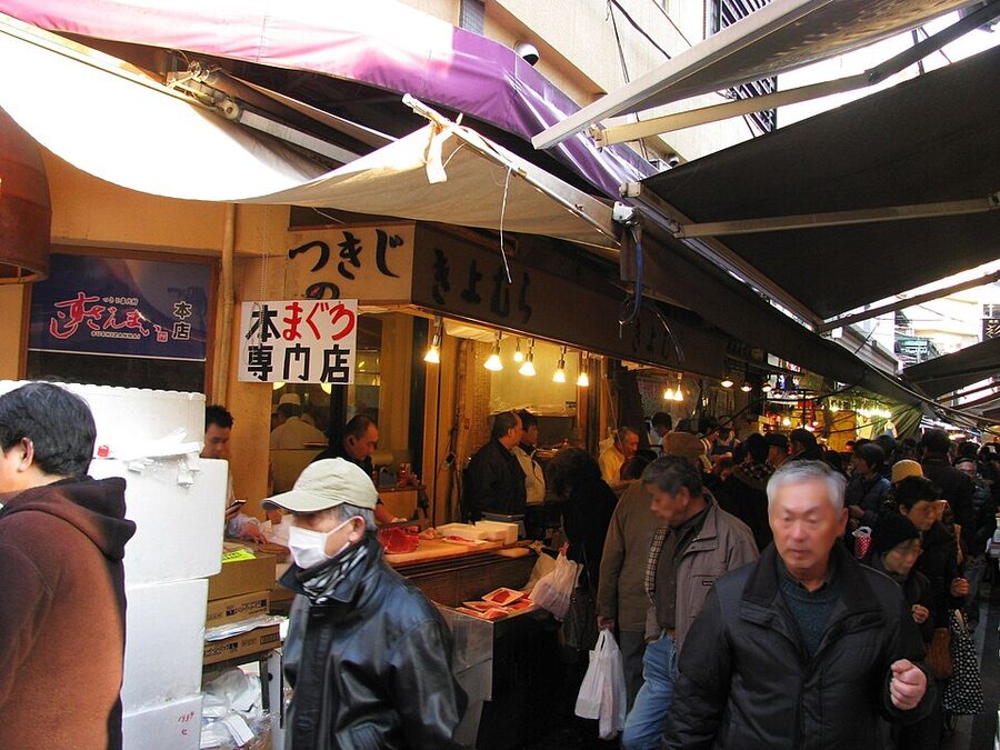 Tsukiji Outer Market crowds