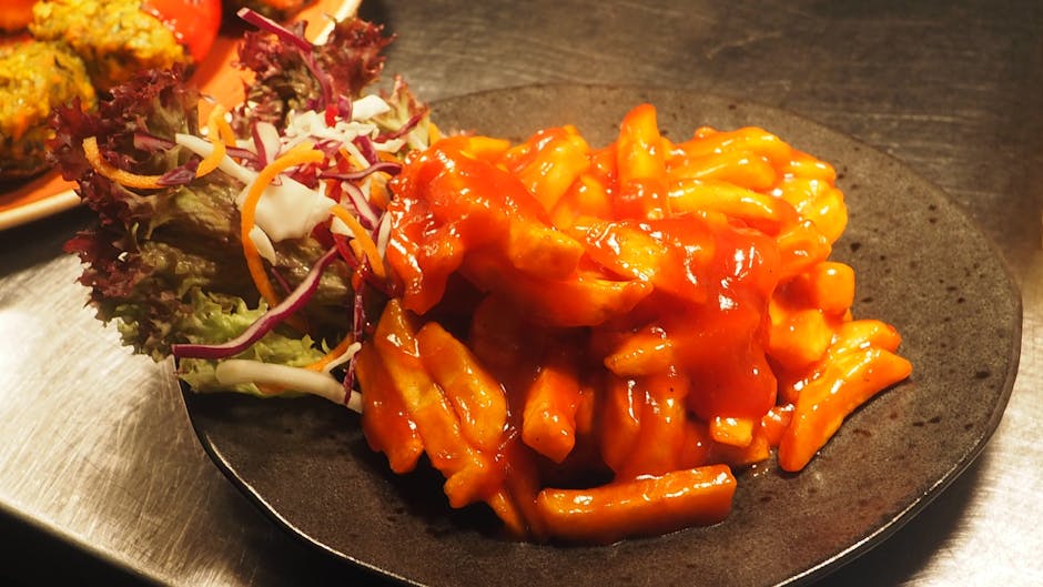Spicy Korean tteokbokki rice cakes