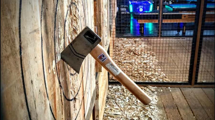 Ubud : Axe Throwing Fun - The Atmosphere and Venue