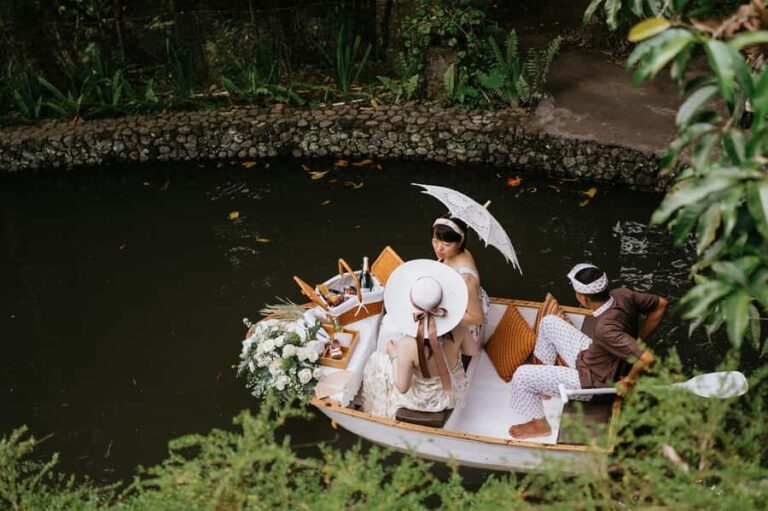 Ubud: Romantic Picnic on a Wooden Boat with Sparkling Wine - Setting the Scene: The Romantic Boat Experience