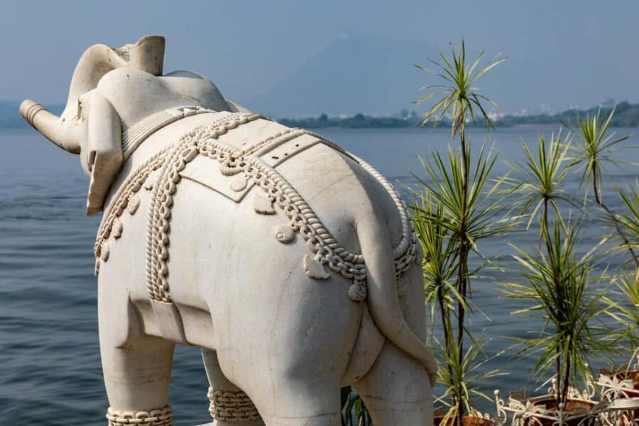 Udaipur: Private Full-Day Sightseeing Tour by Car with Guide - Who Should Book This Tour?