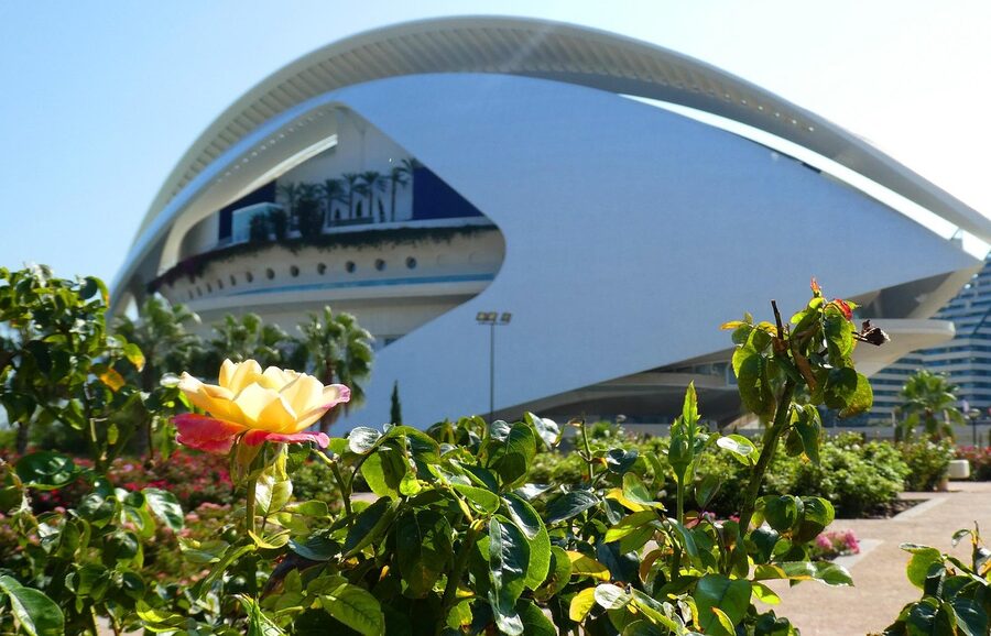Valencia Turia Gardens with Calatrava Assut de l'Or bridge