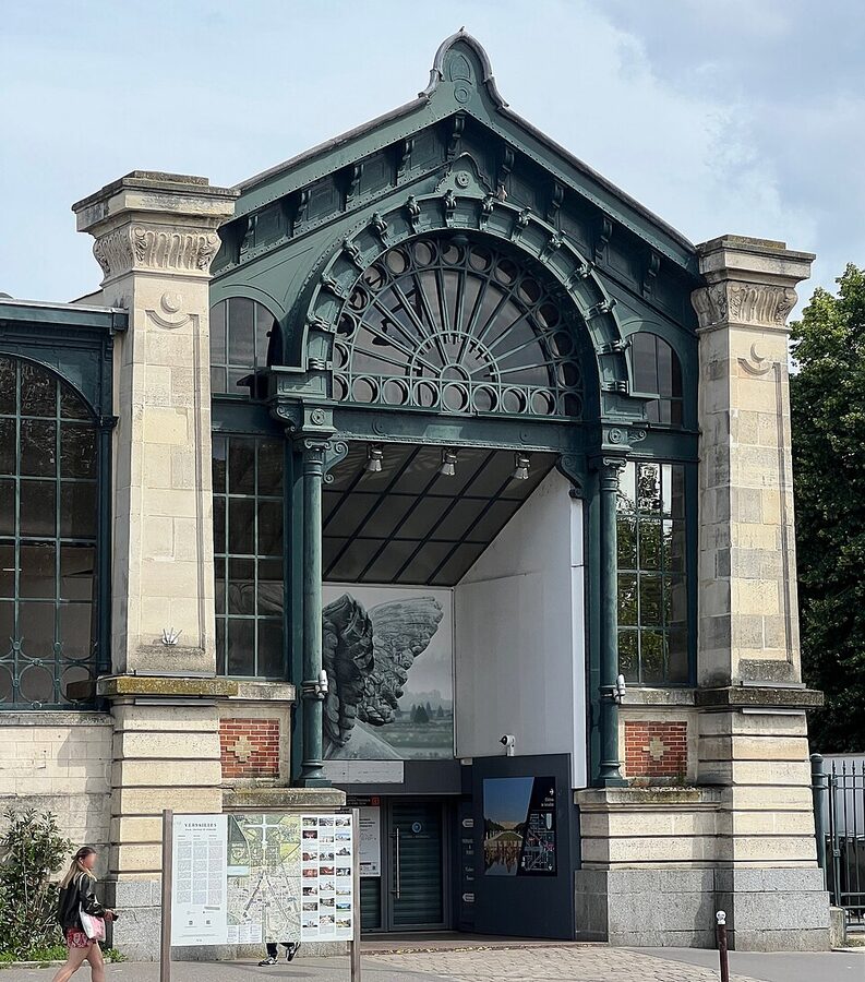Versailles Chateau Rive Gauche RER C train station