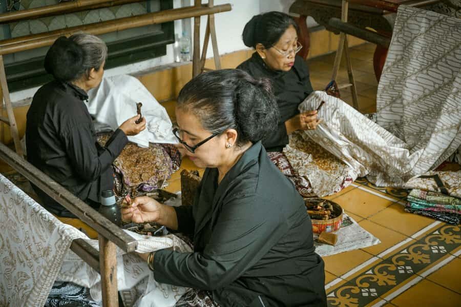 Visit Kotagede: Journey Through the Living Culture - Visiting the Local Café: A Taste of Daily Life