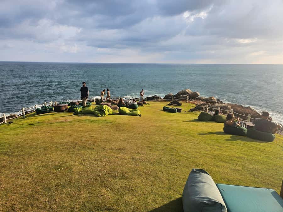 Waligama: Cliff Sunset Dining Experience + Wine - The Scenic Location That Sets the Mood